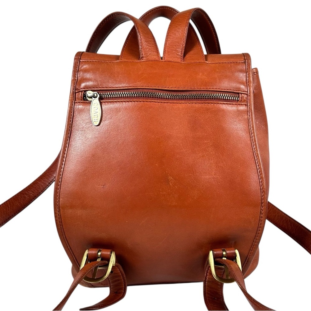 COACH VINTAGE Large Turn-lock Glove Tanned Leather Backpack in British Tan - Picture 5 of 16